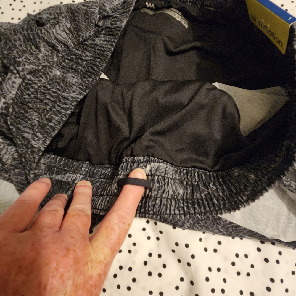 NWT.. Women's shorts - Picture 4 of 12